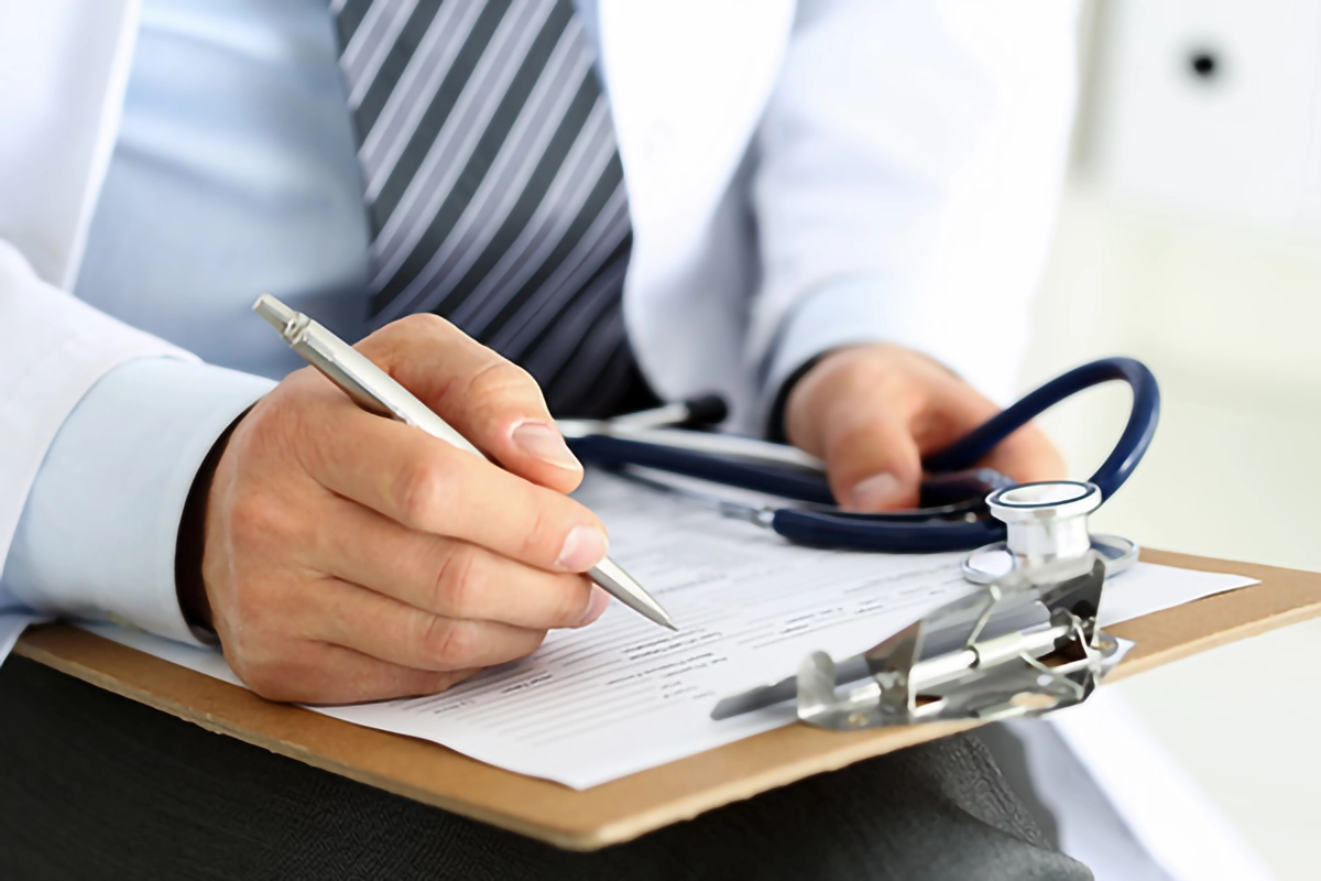 Image of a doctor with a clipboard